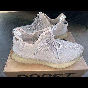 ✨YEEZY BOOST 350 V2✨